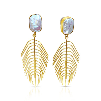 Gold-plated dangle earrings with baroque pearl studs and palm leaf design – nature-inspired statement jewelry.