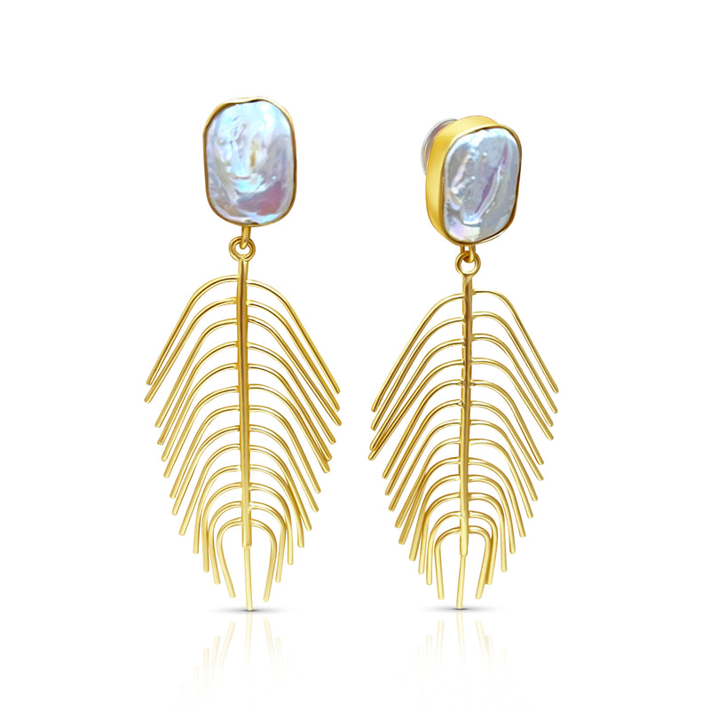 Gold-plated dangle earrings with baroque pearl studs and palm leaf design – nature-inspired statement jewelry.