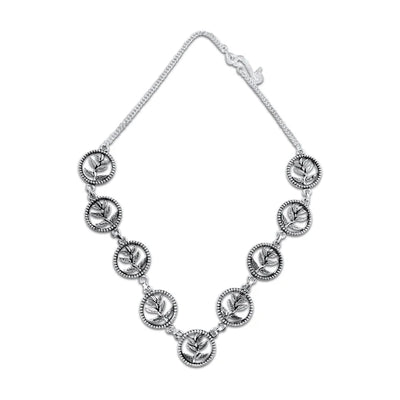 Front view of chic silver round leaves choker chain necklace, elegant botanical-inspired jewelry design.
