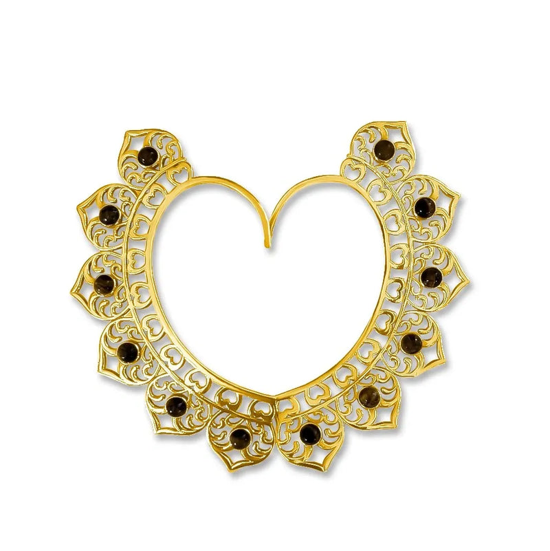 Gold ear cuff set with leaf-inspired gemstone design and fine golden structure.