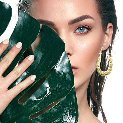 Model wearing weave texture design gold plated oval shape hoop earrings with elegant look.